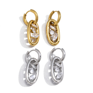 Boucles d'oreilles doubles créoles géométriques en zircon, en acier inoxydable plaqué or 18 carats, sertissage griffe, bijoux de mode - Product Image 5