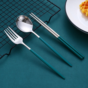 Juego de Cubiertos Portátiles de Acero Inoxidable, Cuchara, Tenedor y Palillos, Juego de Utensilios de Camping de Tres Piezas con Estuche de Plástico - Product Image 3