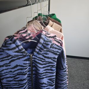 Sudaderas con capucha y cremallera de alta calidad con diseño de impresión completa personalizado de fabricante OEM, suéter informal con hombros caídos, sudaderas con capucha de Hip <span class=keywords><strong>Hop</strong></span> para hombre - Product Image 1
