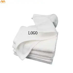 फैक्टरी अनुकूलित लोगो सफेद धुलाई कपड़ा 100 कपास 30 * 30 सेमी 35 * 35 सेमी होटल सौंदर्य छोटे हाथ तौलिया के लिए
