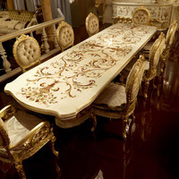 Ensemble de table et de chaises de salle à manger de style villa de luxe française, table de salle à manger longue de forme carrée en bois massif sculpté avec feuille d'or peinte à la main