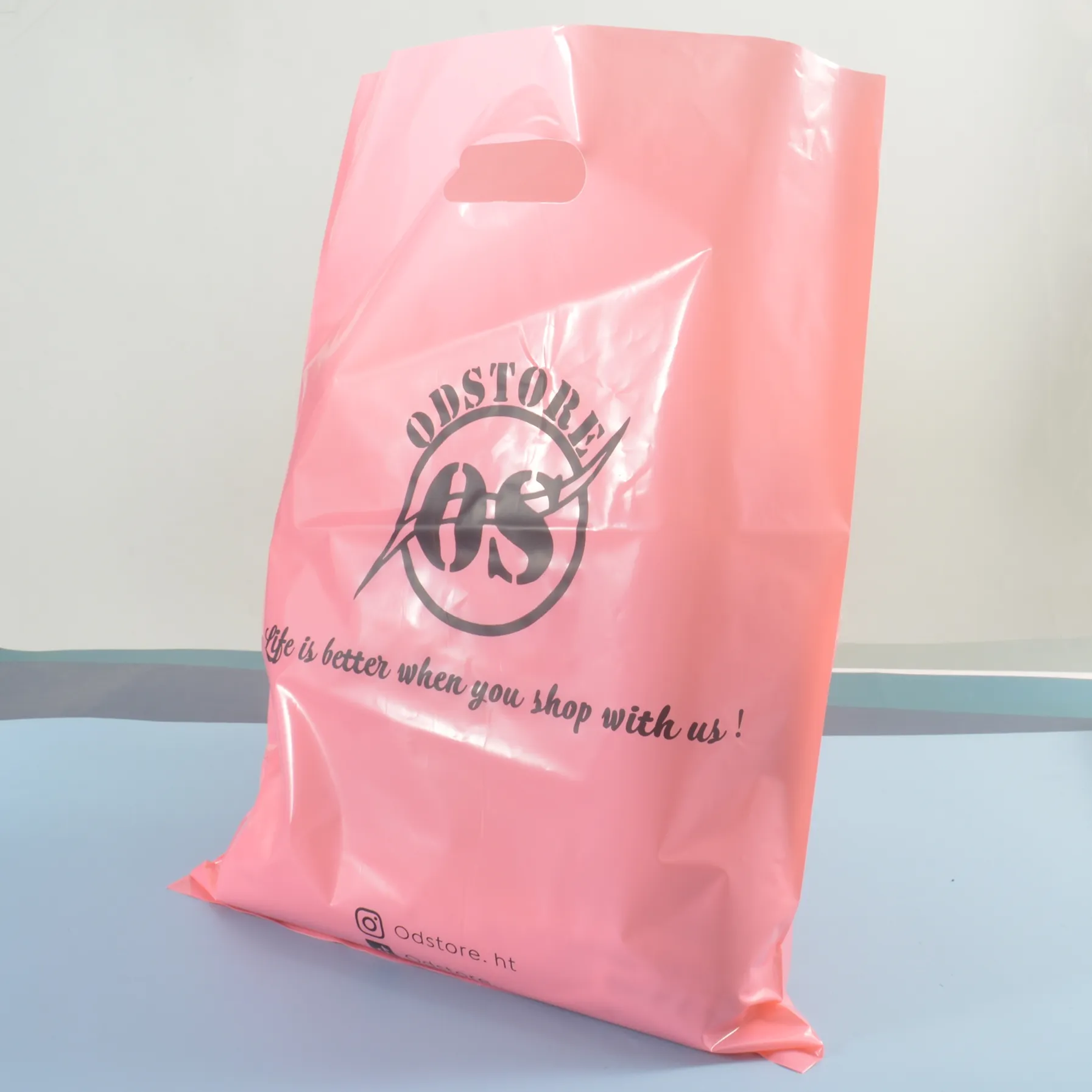 Kendi logonuz ile Pe plastik saplı alışveriş çantası/özel baskılı köşebent tarafı plastik kalıp kesim çanta