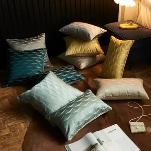 Custom Luxury Geometric Decor Yarn-Dyed Gold Wire Sofa Pillow Covers 45X45 Home Jacquard Cushion Covers