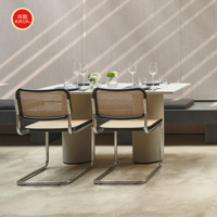 Ensemble de meubles de style naturel pour café et restaurant, table à manger carrée en marbre, chaise en acier inoxydable avec dossier en rotin tressé