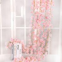 Dekorasi Bunga Sakura dari Kain Sutra yang Menyembunyikan dan Mempercantik Plafon; Bola Bunga Buatan dan Tanaman Hijau untuk Hotel dan Toko Bunga.