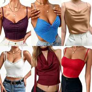 Lot de vêtements d'occasion pour femmes, collection Printemps-Été 2026, incluant manteaux et articles de style cargo - Product Image 1