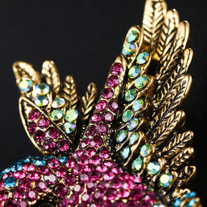 Spilla di Cristallo a Forma di Colibrì Weiman, Lussuosa Spilla da Donna in Lega Placcata Oro, Design Personalizzabile - Product Image 4