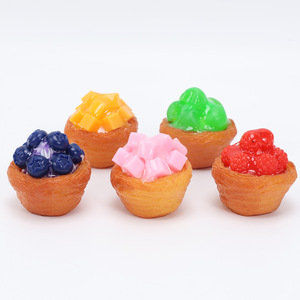 Colgante de tarta de frutas realista, llavero creativo con forma de postre en miniatura, decoración para bolso - Product Image 5