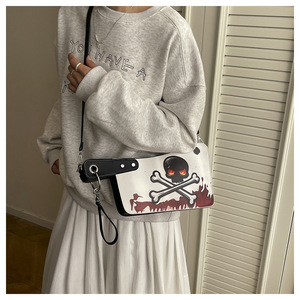 Sac à bandoulière pour téléphone portable en forme de couteau avec imprimé de sang et de crâne personnalisé amusant pour festival de fête d'Halloween - Product Image 5