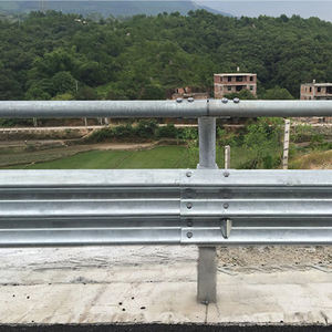 Capuchon en caoutchouc pour garde-corps routier en acier en forme de W - Product Image 4
