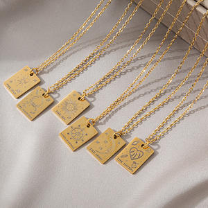 Diseño sentido <span class=keywords><strong>Tarot</strong></span> tarjeta collar esotérico símbolo colgante Acero inoxidable clavícula collar dorado cuadrado joyería para damas - Product Image 2
