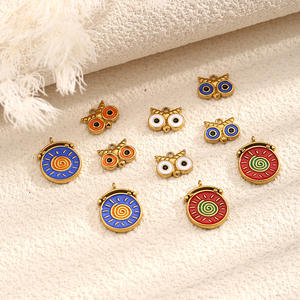 Galerie des créatures du jardin |   Pendentif en acier inoxydable plaqué or 18 carats PVD |   Charme en émail insecte papillon abeille <span class=keywords><strong>coccinelle</strong></span> <span class=keywords><strong>et</strong></span> colibri - Product Image 5