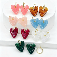 CH-LAE0907 Boucles d'oreilles en acrylique colorées en forme de cœur, charmantes boucles d'oreilles en forme de cœur, bijoux tendance pour femmes, vente en gros, usage quotidien