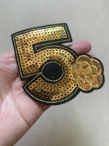 Phụ kiện quần áo số 5 hoa hồng trang trí hạt sequin vá mới sáng tạo vàng số 5 miếng vá sequin - Product Image 3