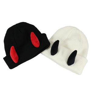Gorro <span class=keywords><strong>de</strong></span> punto sin borde <span class=keywords><strong>de</strong></span> alta calidad con cuernos <span class=keywords><strong>de</strong></span> buey y logotipo bordado, estilo novedoso para Halloween, gorro <span class=keywords><strong>de</strong></span> invierno, venta al por mayor - Product Image 3