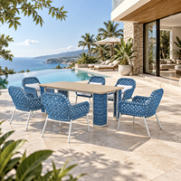 Ensemble de salle à manger d'extérieur de luxe côtier en corde tressée bleue avec table en bois naturel pour villa, complexe hôtelier, bord de piscine, patio