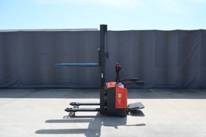 Gerbeur électrique double élévateur HELI 2 tonnes, mini gerbeur manuel avec mât de 4,5 m pour entrepôt, gerbeur à batterie pour stockage en hauteur - Product Image 4