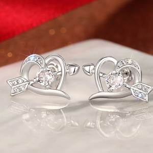 Orecchini a perno a forma di cuore da donna, gioielli per l'orecchio alla moda e carini per tutti i giorni - Product Image 6