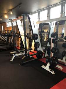 Structure d'entraînement multi-fonctions avec système de câbles pour tractions dorsales, rameurs et tractions, idéale pour une salle de sport à domicile. - Product Image 3