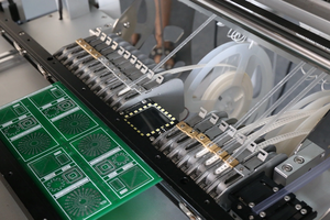 NeoDen4 <span class=keywords><strong>SMT</strong></span> <span class=keywords><strong>LED</strong></span> Bulb Ánh Sáng Lắp Ráp Dòng <span class=keywords><strong>SMD</strong></span> Benchtop Robot Nhỏ Chọn Và Đặt Máy - Product Image 5