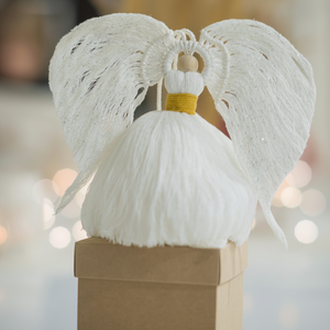 Tapiz de pared de macramé bohemio hecho a mano de algodón personalizado para boda, hogar o fiesta - Product Image 1