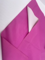 Tissu durable 210T en taffetas rose avec revêtement PU, teinture unie, avec 12000 mm WR, pour poncho/vêtements de pluie/imperméable