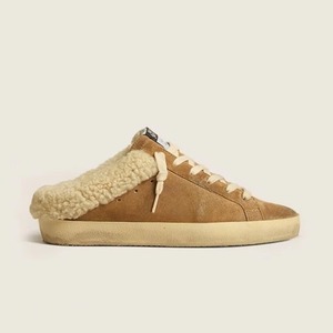 Zapatillas Slip-On Vintage con Parches de Estrellas, Forro de Peluche, Punta Cerrada, Plataforma, con Parte Superior de Cuero Genuino y Detalle Plano de Gamuza - Product Image 1