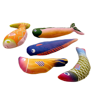 Produttore all'ingrosso stile cartone animato giocattoli da masticare gatto peluche a forma di pesce interattivo giocattoli per animali con erba gatta - Product Image 1