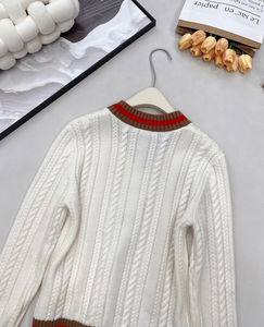 Pull chic pour femme d'inspiration vintage, col en V, tricot texturé avec détails torsadés, ourlet et poignets contrastants, polyvalent pour un usage quotidien - Product Image 3