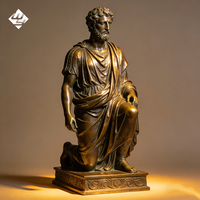 Sculpture classique de guerrier romain agenouillé en bronze, statue humaine en cuivre moulé à la main avec base pour maison européenne vintage