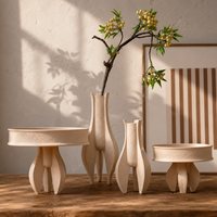 Vase en céramique beige pour fleurs et plateau décoratif avec base géométrique sculpturale, décoration de table moderne pour la maison