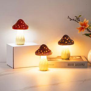 Lampe de table LED en métal style minimaliste, best-seller, lumière d'ambiance haut de gamme pour chambre à coucher, sans impression, fabriquée en Chine, créative - Product Image 3