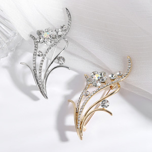 Fashion Crystal Brooch Pin Rhinestone Flower Design <b>Wedding</b> Jewelry Unisex <b>Accessory</b> - Product Image 3