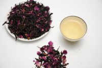 Pétales de rose naturels et thé noir de qualité supérieure, magnifique thé noir à la rose en vrac pour la vente au détail, les cadeaux et les mélanges