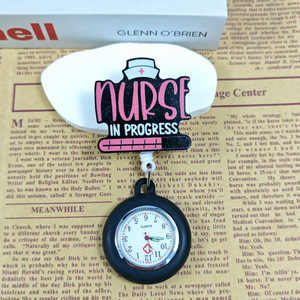 Montre d'infirmière rétractable avec coque en silicone, broche, montre de poche et porte-badge pour infirmières, médecins et étudiants en soins infirmiers - Product Image 3