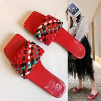 Chaussures pour femmes Intérieur Femme Chaussures Plage Sandales Dames Hôtel Designer Chaussures Femme Tongs Pantoufles à fond plat