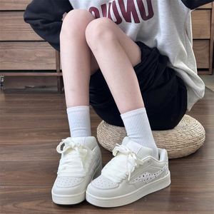 Chaussures de couple style Hong Kong automne-été 2026, baskets blanches tendance à semelle épaisse, polyvalentes, décontractées et sportives pour étudiants - Product Image 3