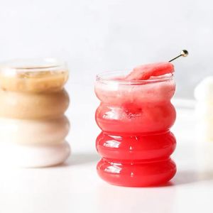 Mug personnalisé en forme de chenille, en borosilicate transparent, 10 oz, sans BPA, écologique, avec couvercle en bois et paille, idéal pour les fêtes - Product Image 3