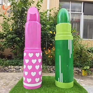 Statua di Rossetto Gigante a Grandezza Naturale in Resina FRP Personalizzata di Fabbrica, Espositore da Banco per Negozi di Cosmetici in Fibra di Vetro, Oggetti Scenici per Cosmetici, Artigianato in Resina - Product Image 4