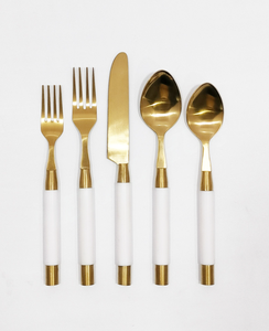 Ensemble de couverts modernes en or mat avec manche en résine et embout doré, lot de 5 couverts haut de gamme en acier inoxydable pour cuisine, hôtel, fête - Product Image 1