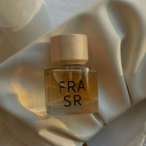 Botella <span class=keywords><strong>de</strong></span> Perfume Redonda Vacía <span class=keywords><strong>de</strong></span> 30 ml, 50 ml y 100 ml, Personalizada <span class=keywords><strong>de</strong></span> Fábrica, Transparente, con Pulverizador, Botella <span class=keywords><strong>de</strong></span> Perfume <span class=keywords><strong>de</strong></span> Vidrio Cilíndrica con Tapa <span class=keywords><strong>de</strong></span> Madera - Product Image 6