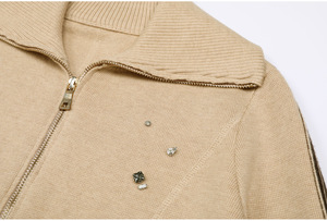 2025 하이 퀄리티 재고 가을 신상품 레이디 턴 다운 칼라 긴 소매 비즈 카디건 와이드 다리 바지 솔리드 니트 2pcs - Product Image 3