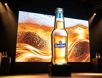 Affichage LED créatif en forme de bouteille de bière HD P2 pour intérieur, module souple incurvé personnalisé ODM pour l'exposition de spiritueux et le marketing