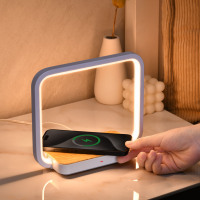 Lampe de table pliable au design moderne avec chargeur rapide sans fil Interrupteur tactile dans toutes les directions Base en bois Base d'ampoule B22 Abat-jour en métal