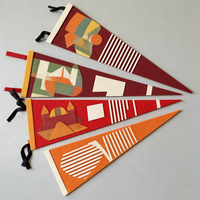 Drapeaux triangulaires en feutre personnalisés avec logo OEM, imprimés par sublimation, logo brodé, bannière en feutre, affichage mural, guirlande triangulaire