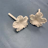 Pierre poreuse de diffuseur d'arome de fleur de roses en céramique pour la voiture