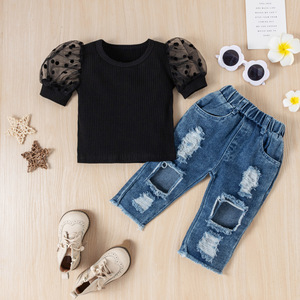 Conjunto de Ropa de 2 Piezas para Niñas: Camiseta con Mangas Abullonadas y Jeans Rotos, de una Boutique de Ropa Infantil al por Mayor - Product Image 2