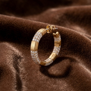 Pendientes de Aro en Forma de C Segmentados Personalizados para Pedidos Grandes, Chapados en Oro con Incrustaciones de Zirconia, Joyería de Lujo Hipoalergénica para Uso Diario para Mujer - Product Image 2
