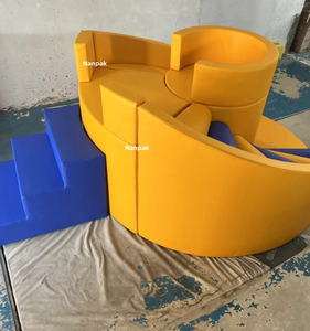 Magnifique toboggan circulaire d'intérieur gris et blanc, équipement de jeu souple pour enfants, idéal pour les fêtes d'anniversaire. - Product Image 4