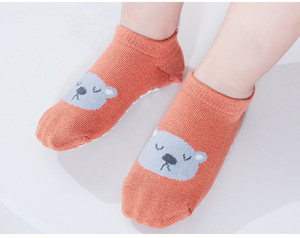 Chaussettes antidérapantes pour bébé avec motifs d'animaux mignons, chaussettes en coton antidérapantes pour tout-petits, chaussettes de sol douces et respirantes pour cadeau - Product Image 6